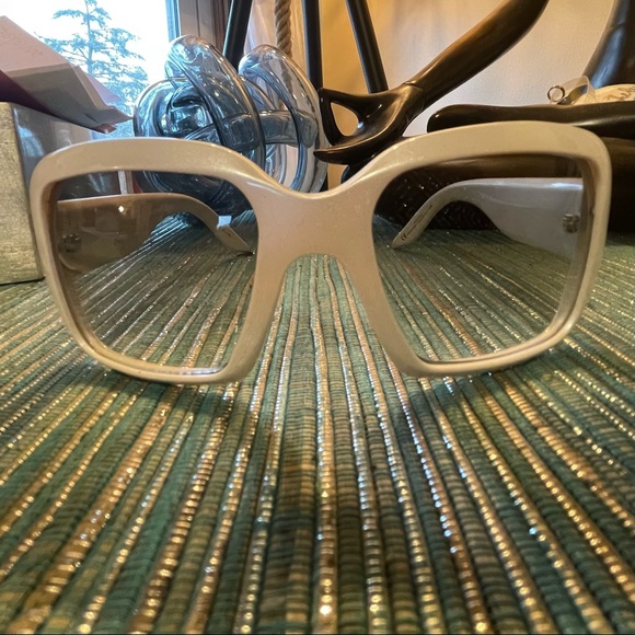 Christian Dior Sunglasses - Picture 2 of 6